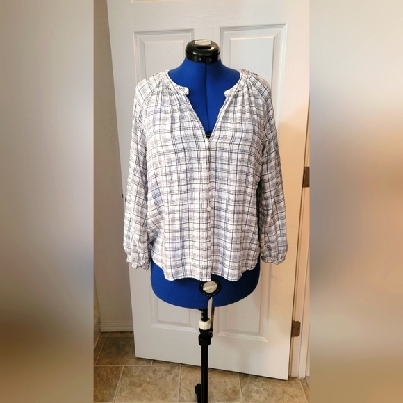 Universal Thread Tops - Button up plaid top
